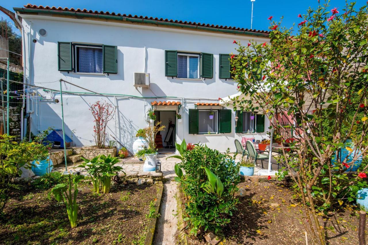 Garden Home Gaios Exterior photo